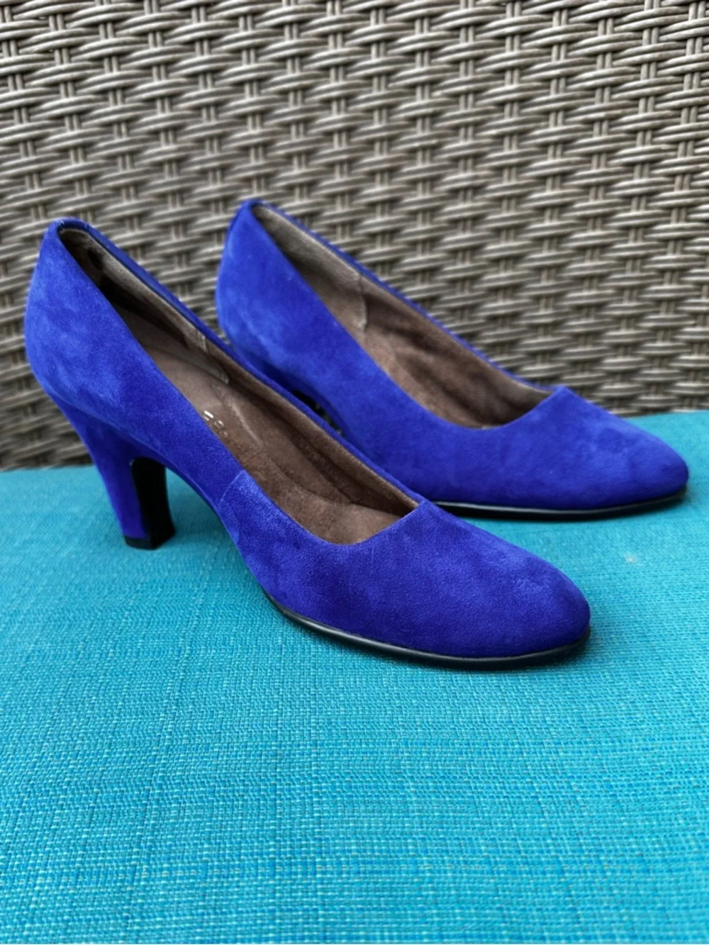 AEROSOLES bold royal